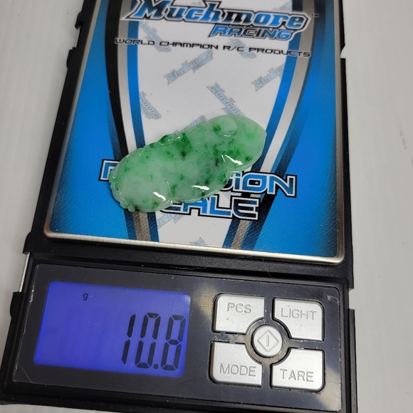 natural green white jade carved pea beanstalk shaped pendant for necklace charm - Picture 10 of 10